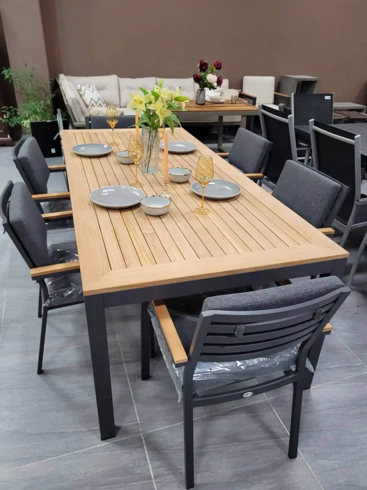 Обеденные группы Gardenini Patio Bella 220 серая, алюминий / тик ВИТРИНА