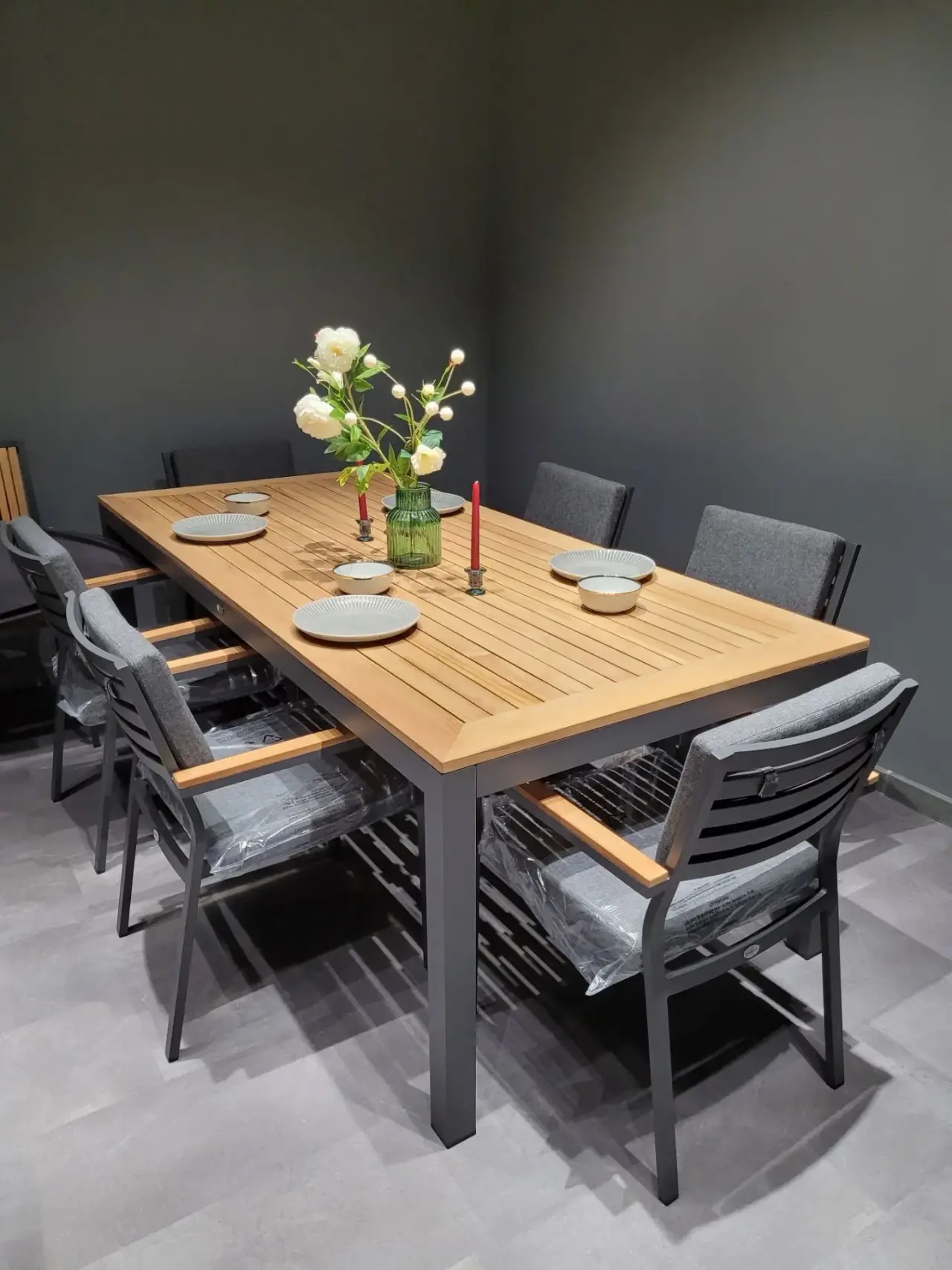 Обеденные группы Gardenini Patio Bella 220 серая, алюминий / тик ВИТРИНА